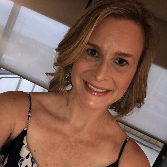 Meet your Posher, Kristin - Picture 2 of 2